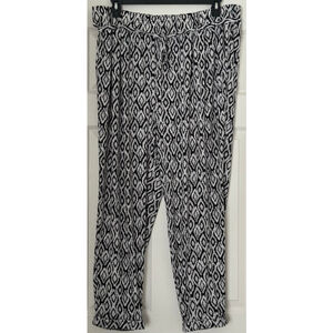 Women's Colleen Lopez 1X Black White Patterned Ankle & Cropped Pants